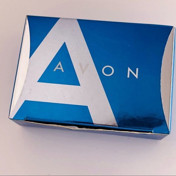 Avon Classic chain link multi three strand necklace Goldtone 20 inches - Picture 4 of 6